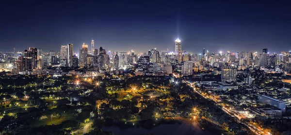 曼谷市晚间全景 — 图库照片