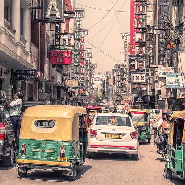 Strada Trafficata Nella Vecchia Delhi India — Foto Stock