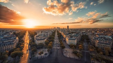 Günbatımı üzerinde Champs-Elysees ve Paris La Defense