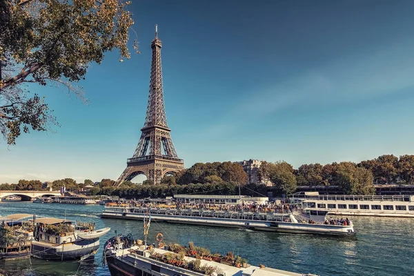 Eiffelturm Paris Der Touristensaison — Stockfoto
