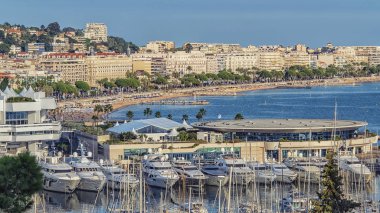 Fransız Rivierası 'nda yaz aylarında Cannes şehri