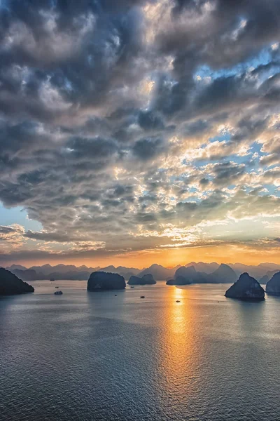 Halong Bay Sunset Vietnam — Stock Photo, Image