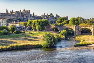Fransa 'nın ortaçağ eski Carcassonne kasabasının manzarası