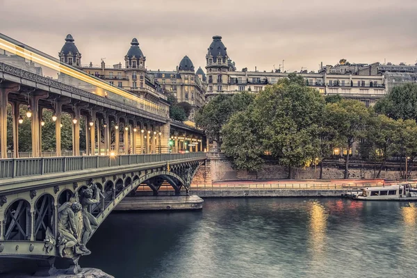 Bir Hakeim Híd Naplementekor Párizsban — Stock Fotó