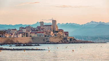 Antibes 'teki Fransız Rivierası kıyısı.
