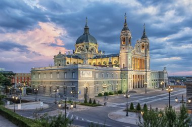 Madrid, İspanya 'daki Almudena Katedrali