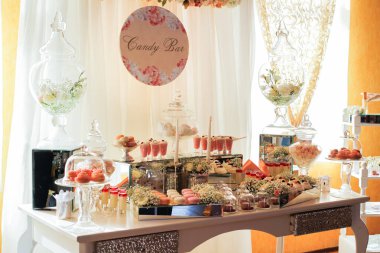 Düğün kutlamalarında çikolatada şekerlemeler