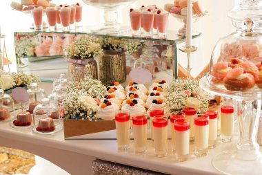 Düğün kutlamalarında çikolatada şekerlemeler