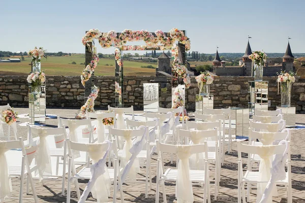 Decoración Boda Espejos Flores Para Ceremonia Boda Imágenes De Stock Sin Royalties Gratis