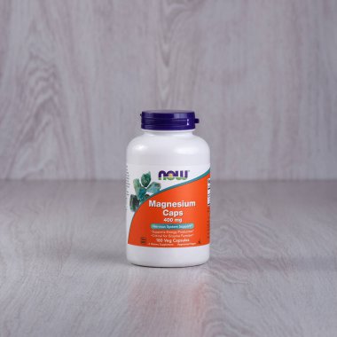 Kamyanets-Podilskyi, Ukrayna - 25 Ağustos 2020: Now Foods, Magnesium Caps, 400 mg, 180 Veg Capsules