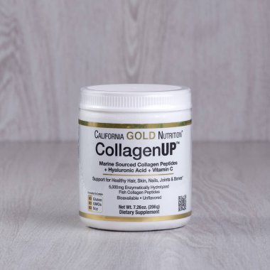 Kamyanets-Podilskyi, Ukrayna - 25 Ağustos 2020: Kaliforniya Gold Nutrition, CollagenUP, Marine Hydrolyized Collagen + Hyaluronic Asid + C, Unflavored, 7.26 ons (206 g.)