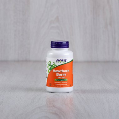 Kamyanets-Podilskyi, Ukrayna - 25 Ağustos 2020: Now Foods, Hawthorn Berry, 540 mg, 100 Sebze Kapsülü