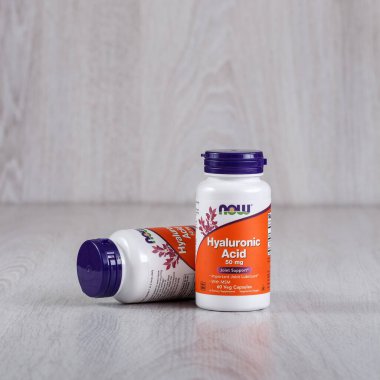 Kamyanets-Podilskyi, Ukrayna - 25 Ağustos 2020: Now Foods, Hyaluronic Asid, 50 mg, 60 Sebze Kapsülü