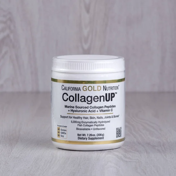 Kamyanets-Podilskyi, Ukrayna - 25 Ağustos 2020: Kaliforniya Gold Nutrition, CollagenUP, Marine Hydrolyized Collagen + Hyaluronic Asid + C, Unflavored, 7.26 ons (206 g.)