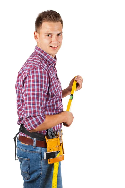 Aantrekkelijke Jonge Reparateur Met Gele Helm Gereedschap Gordel Geïsoleerde Achtergrond — Stockfoto