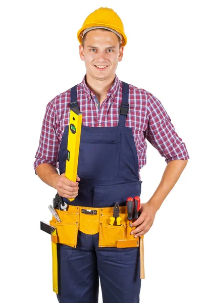 Sorrindo Jovem Técnico Vestindo Capacete Protetor Cinto Ferramentas Amarelas Fundo — Fotografia de Stock