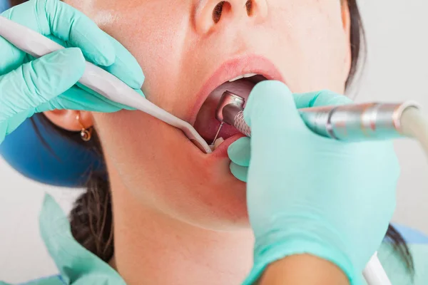 Foto Ravvicinata Della Paziente Nello Studio Dentistico Che Riceve Anestesia — Foto Stock