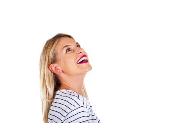 Yukarı doğru izole görünümlü pembe ruj çekici genç kadın