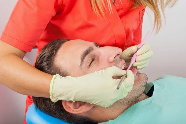 Foto Paziente Sesso Maschile Una Clinica Dentistica — Foto Stock