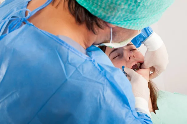Imagen Cerca Mujer Consultorio Del Dentista Que Recibe Anestesia Local — Foto de Stock