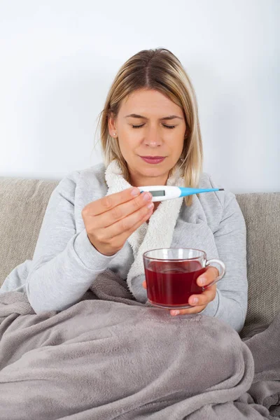 Sick Woman Sitting Couch Wrapped Warm Blanket Holding Hot Tea — Stock Photo, Image