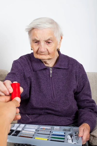 Elderly Woman Holding Sewing Kit Colored Twisted Yarn — Stock Photo, Image