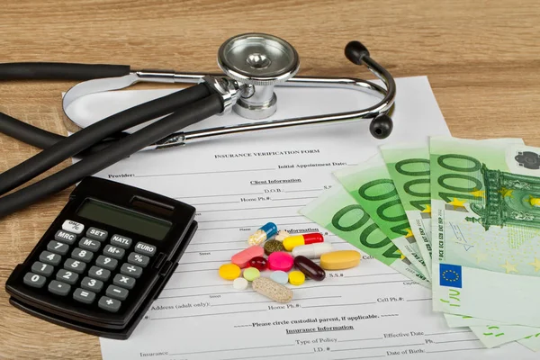 Close Foto Van Medische Verzekering Document Pillen Rekenmachine Geld Kosten — Stockfoto