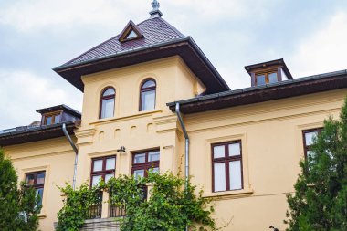 Güzel bir eski Romanya'nın başkenti Bükreş'te bina resim