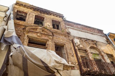 Güzel bir eski Romanya'nın başkenti Bükreş'te bina resim