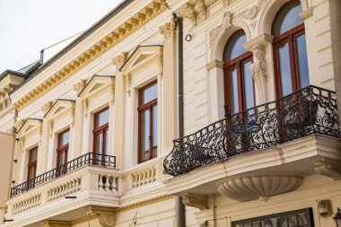 Güzel bir eski Romanya'nın başkenti Bükreş'te bina resim