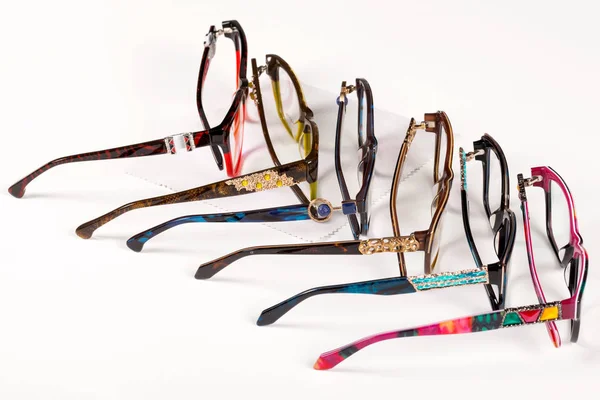 Modaya Uygun Düzeltici Gözlükleri Optik Mağaza Rafındaki — Stok fotoğraf