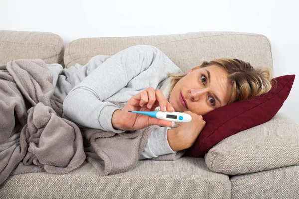 Young Woman Seasonal Flu Having Headache Fever Lying Sofa Wrapped — Stock Photo, Image