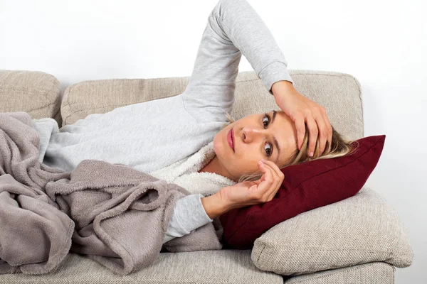 Young Woman Seasonal Flu Having Headache Fever Lying Sofa Wrapped — Stock Photo, Image