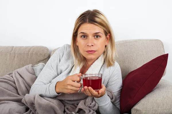 Beautiful Woman Relaxing Sofa Drinking Hot Tea Wrapped Grey Blanket — Stock Photo, Image