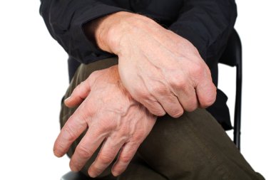 Üst düzey bir adamın elini bir sandalyeye dinlenme fotoğrafı