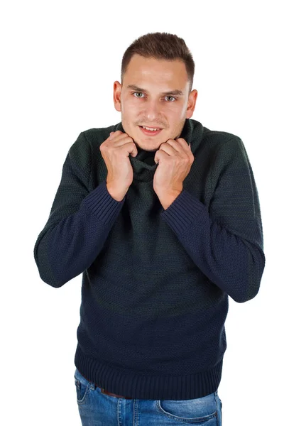 Schöner Junger Mann Einem Warmen Strickpullover Blickt Isoliert Die Kamera — Stockfoto