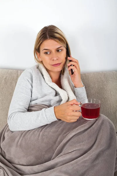 Cheerful Young Woman Relaxing Sofa Drinking Hot Tea Talking Phone — Stock Photo, Image