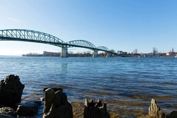 Macaristan ve Slovakya'da Estergon arasında muhteşem köprü