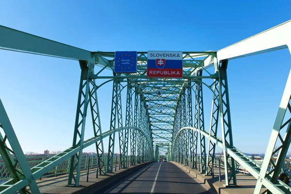 Erstaunliche Brücke Zwischen Ungarn Und Der Slowakei Esztergom — Stockfoto