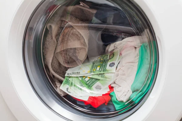 Dinheiro Máquina Lavar Roupa Carregada Com Roupa Euro Moeda — Fotografia de Stock