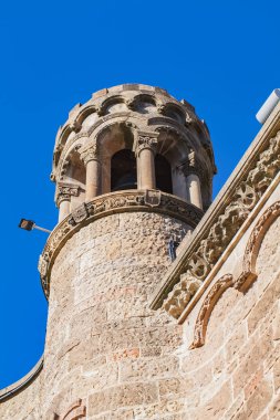 Roma-Katolik Bazilikası, Barcelona, İspanya - mavi gökyüzü karşı Gotik mimarisi