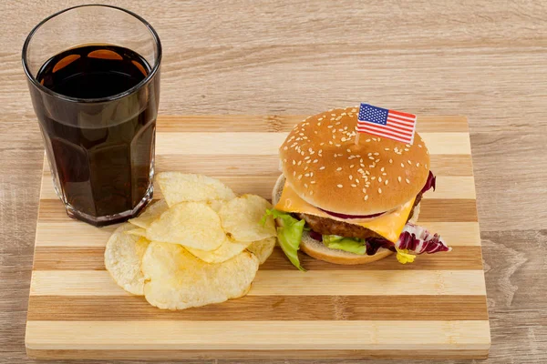 Heerlijke Cheeseburger Met Rundvlees Cheddar Sla Een Kant Van Aardappels — Stockfoto