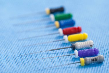 Renkli steril Endodontik dosyaları makro resmi
