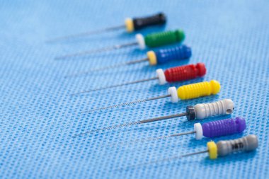 Renkli steril Endodontik dosyaları makro resmi