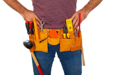 Bir tamirci ile izole arka plan üzerinde toolbelt resmini kapatın