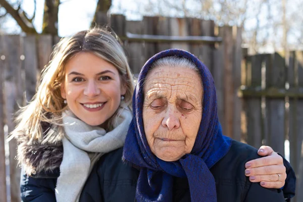 Pasar tiempo con la abuela —  Fotos de Stock