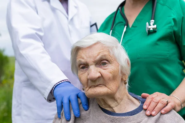 Portrait of elderly woman with dementia disease — Stock Photo, Image