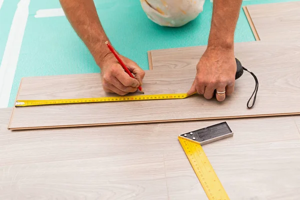 Instalación de suelos laminados — Foto de Stock