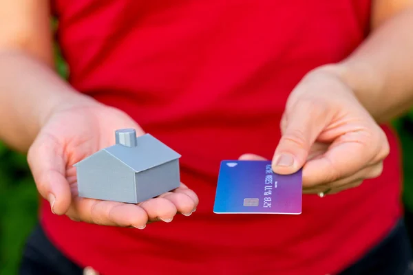 3D εκτυπωμένο σπίτι και πιστωτική κάρτα — Φωτογραφία Αρχείου