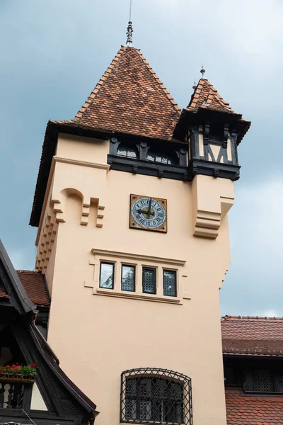 Castillo de Pelisor en Sinaia, Rumania — Foto de Stock